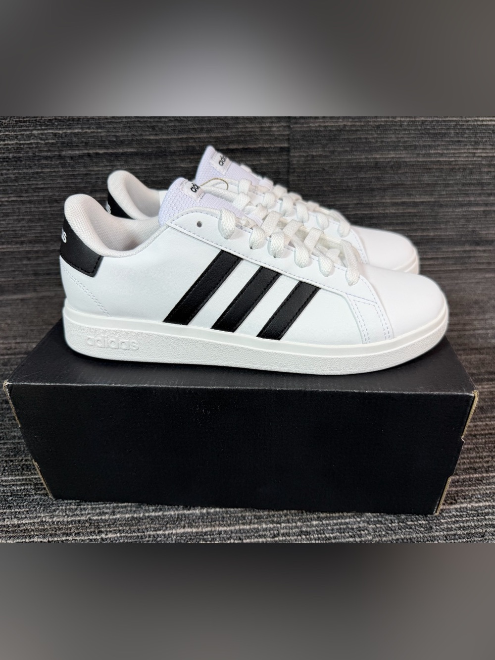 adidas Grand Court 2.0 Kids White with Black Stripe Low-Top Sneaker Unisex 6 New
